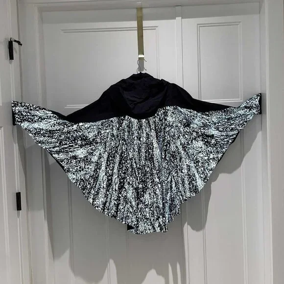 LULULEMON Ride & Reflect Cape/Jacket REFLECTIVE - Very Excellent Condition - Picture 11 of 16